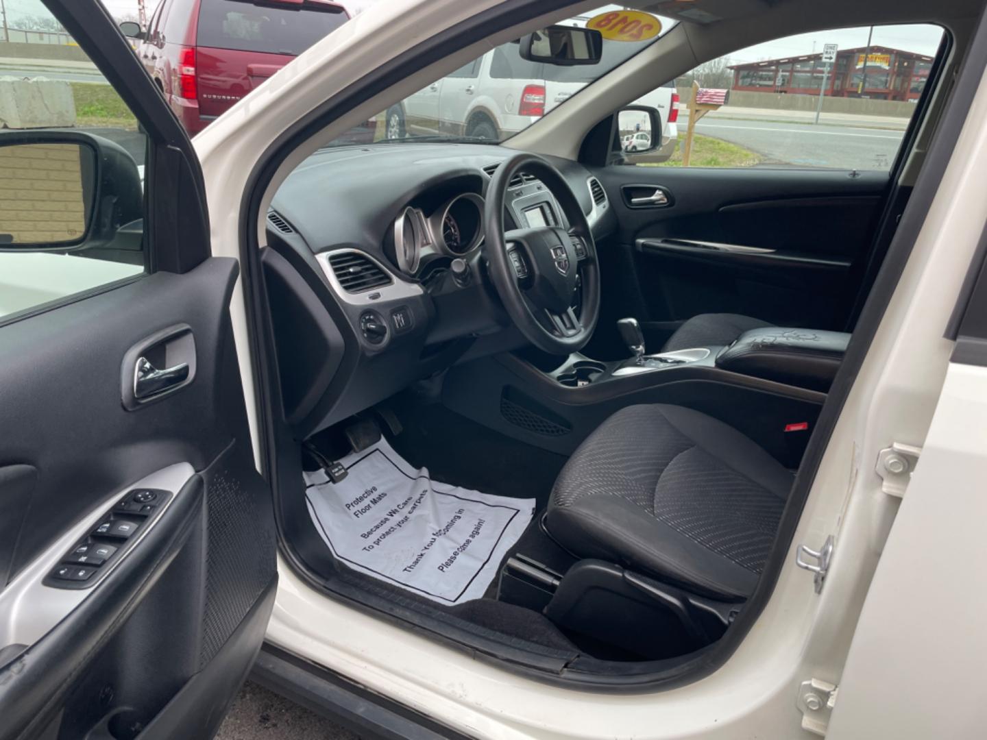 2018 White Dodge Journey (3C4PDCAB1JT) with an 4-Cyl, 2.4 Liter engine, Automatic, 4-Spd w/AutoStick transmission, located at 8008 Warden Rd, Sherwood, AR, 72120, (501) 801-6100, 34.830078, -92.186684 - Photo#12